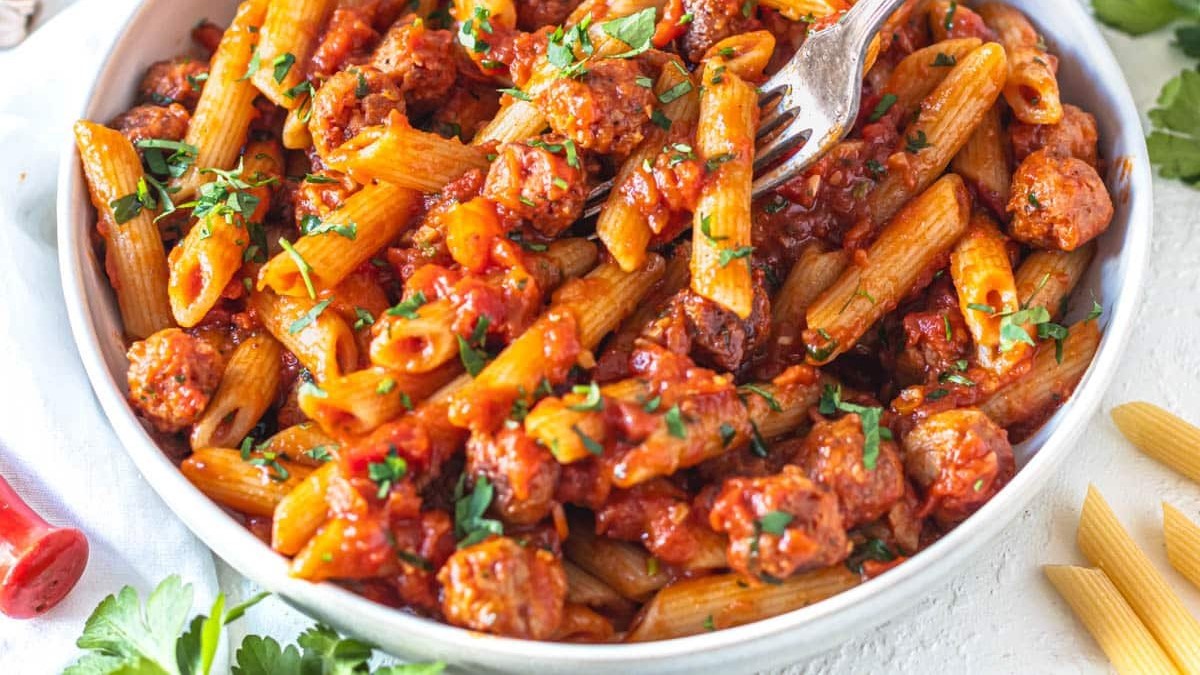 Penne All'Arrabbiata With Olives & Basil – ShopEuraco