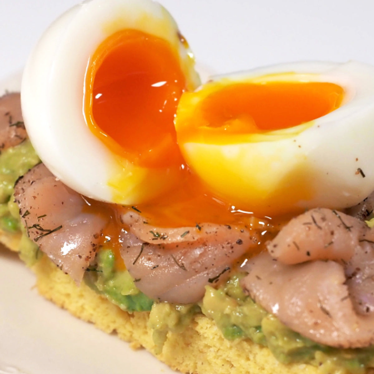 Veneziana Crouton With Guacamole, Salmon, and Half-boiled Egg – ShopEuraco