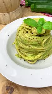 Spaghetti Quadrati with zucchini, mint and lime