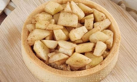 Tartlets Filled with Panettone, Apples, and Apricot Jam