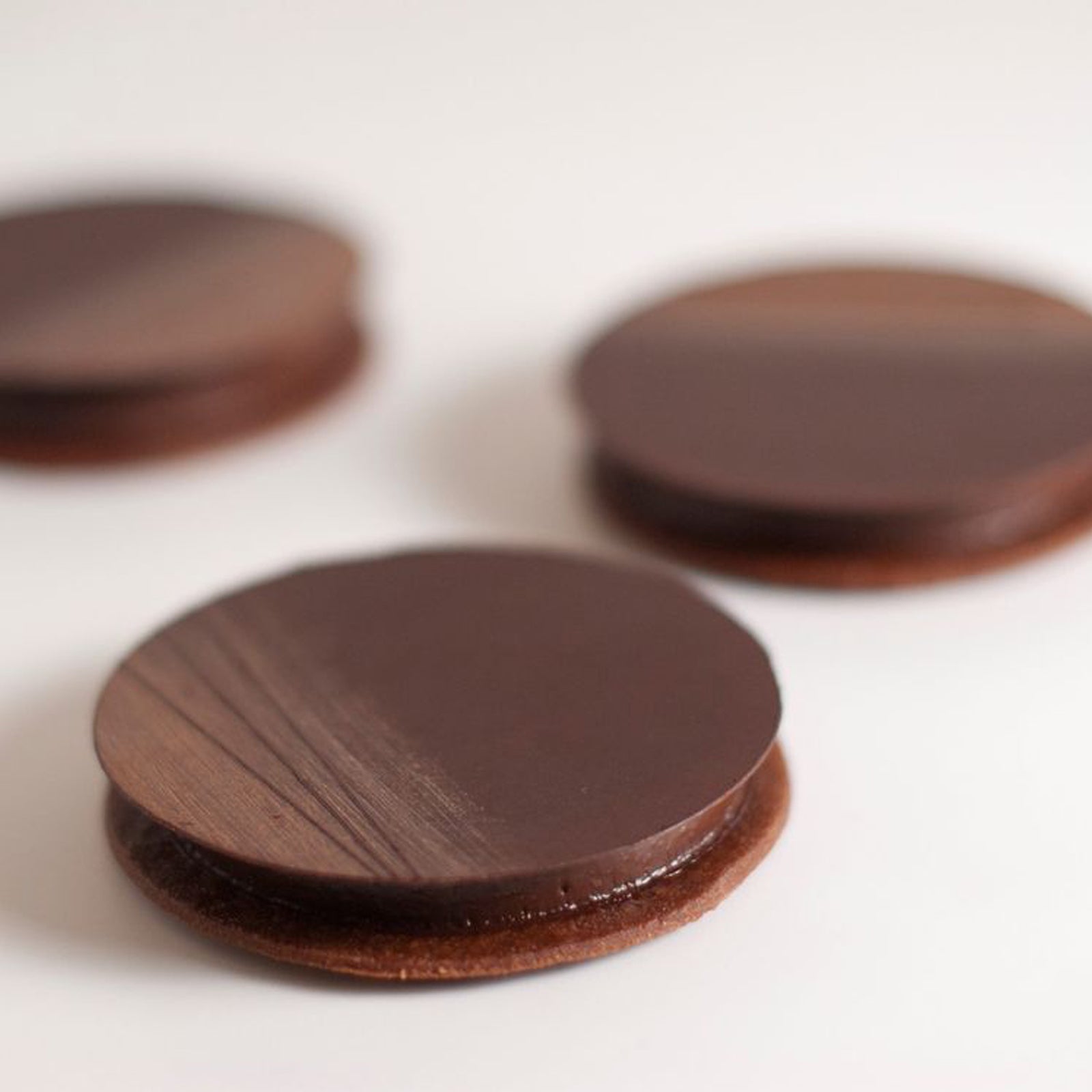Valrhona P125 Coeur Guanaja Dark 80% Cocoa 1kg – ShopEuraco